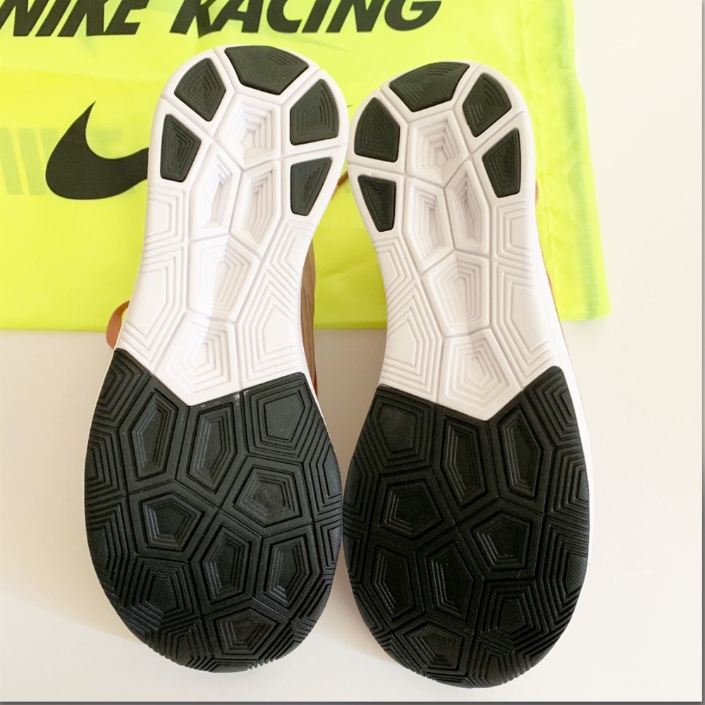 NWT Women’s Nike Zoom Fly SP - Picture 2 of 4